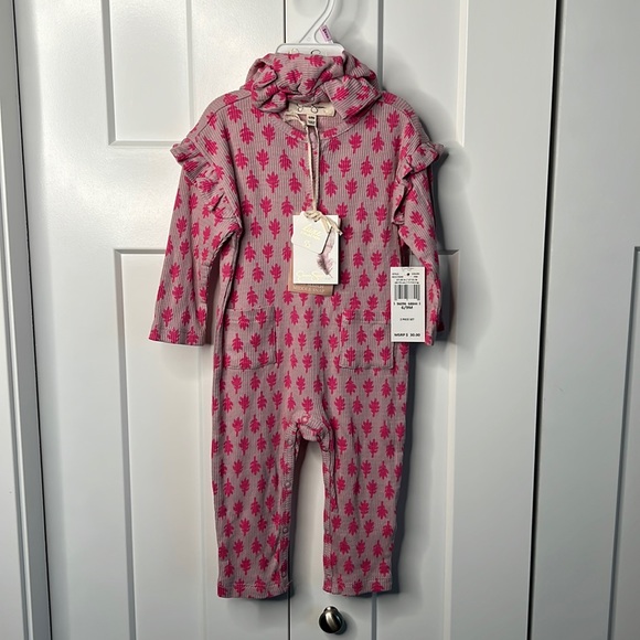NWT Jessica Simpson Feather Baby Set! - Picture 1 of 4